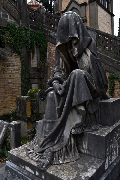 graniteonmypizza:Cimitero Monumentale del VeranoRome, Italy,...