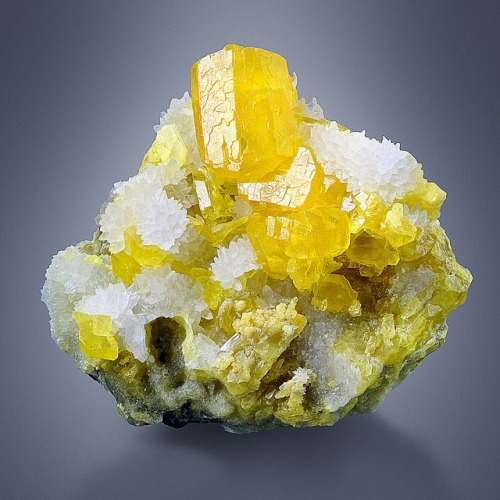 hematitehearts:Sulfur with AragoniteLocality: Cianciana mine,...