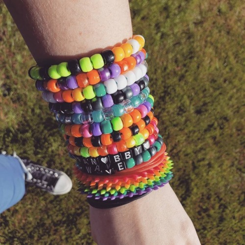 kandi kandi bracelet scenecore scene revival colorful converse scene scenekid scene queen