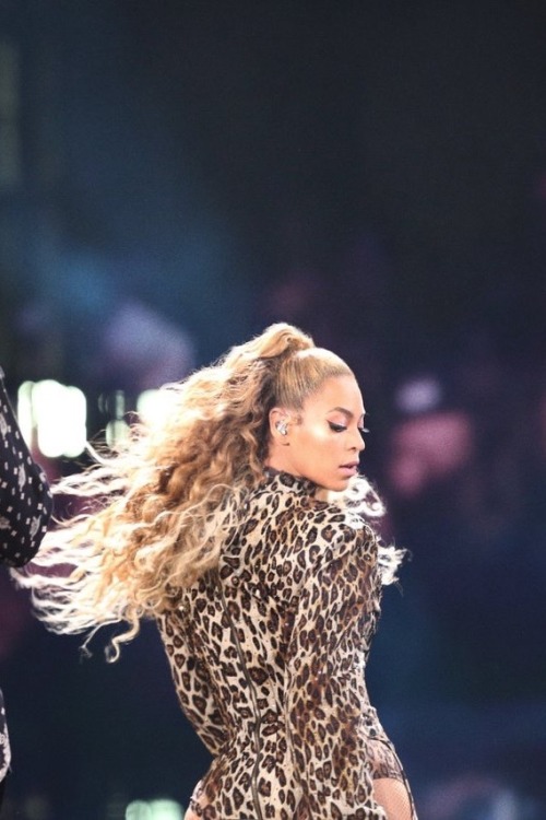 girlsluvbeyonce:On The Run Tour II - Amsterdam (Jun. 19)