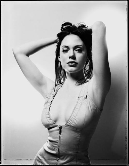 rose mcgowan sexy beauty Black and White curvy babes