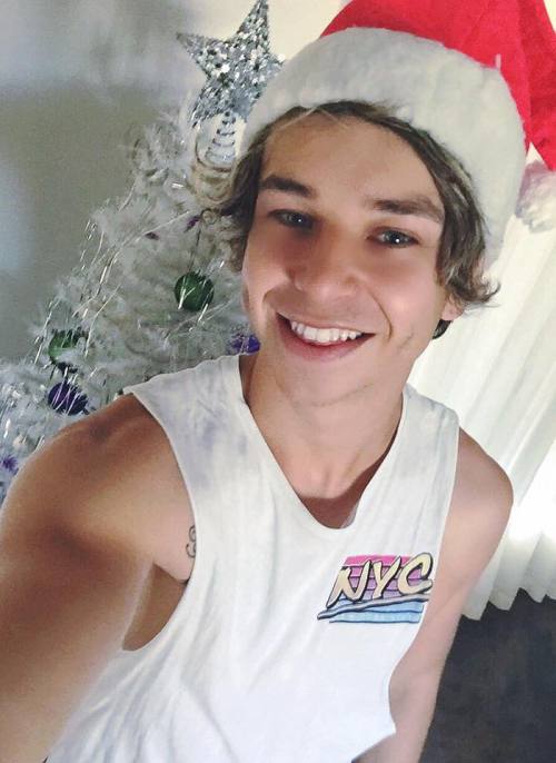 undieandmore:
“Be my christmas gift ;)
”