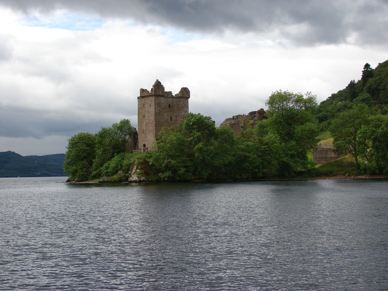 castle near lock ness