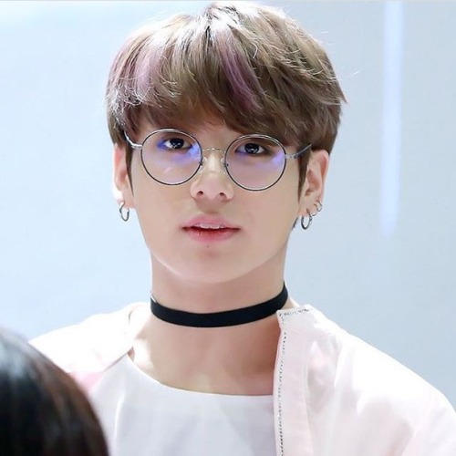 jkfortunekookies:Jungkook + circle glasses