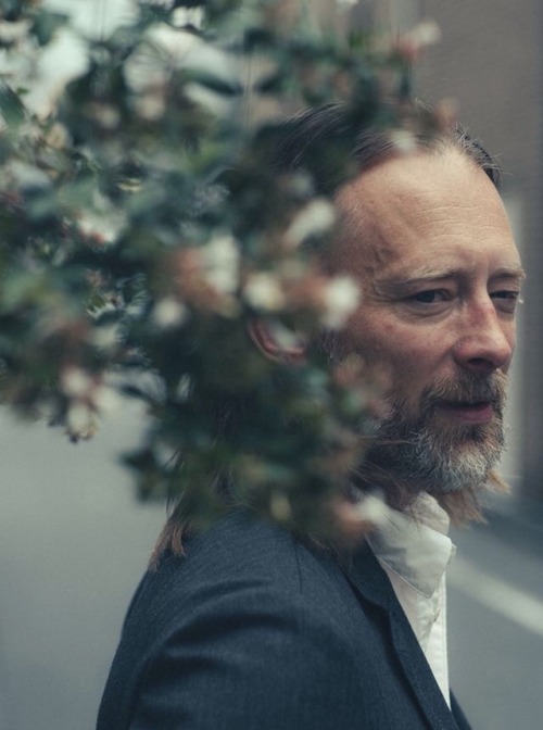 thomyorkemurderedme:Thom Yorke, looking as dashing as ever.