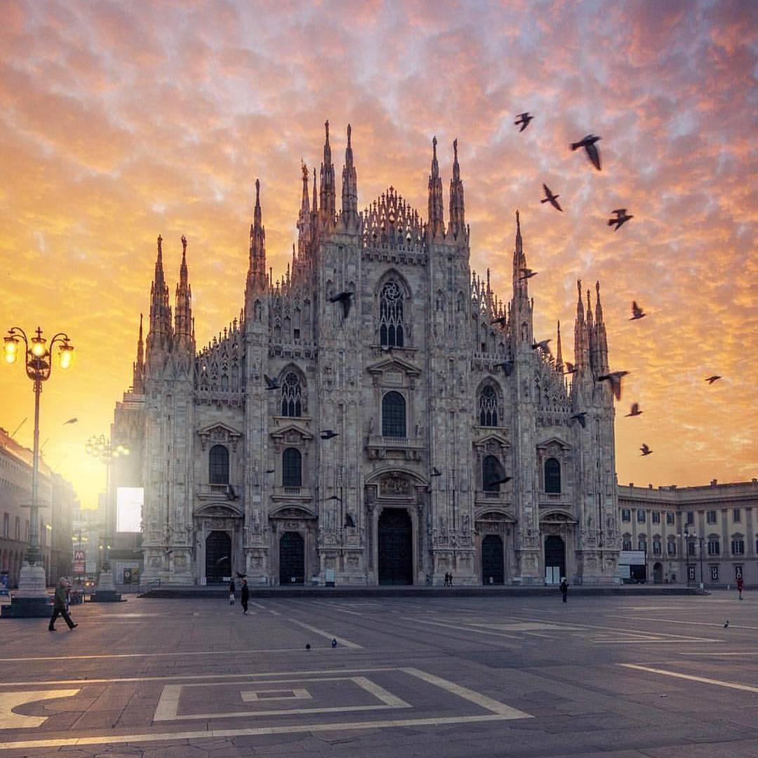 booking-tours.com — ‏‎Sunrise in Duomo, Milan - Italy 💛💜💛 Picture by...