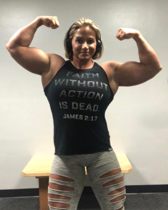 girls with muscle wrestling