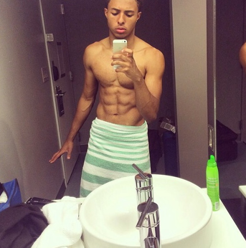 celebrixxxtiez:Diggy SimmonsSee more naked Celebrities at...