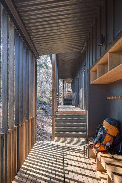 Three Capes Track Lodges / Andrew Burns Architectureph: