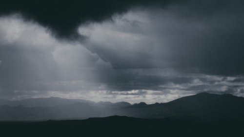 landscape-photo-graphy:Mysterious Monochromatic Photographs of...