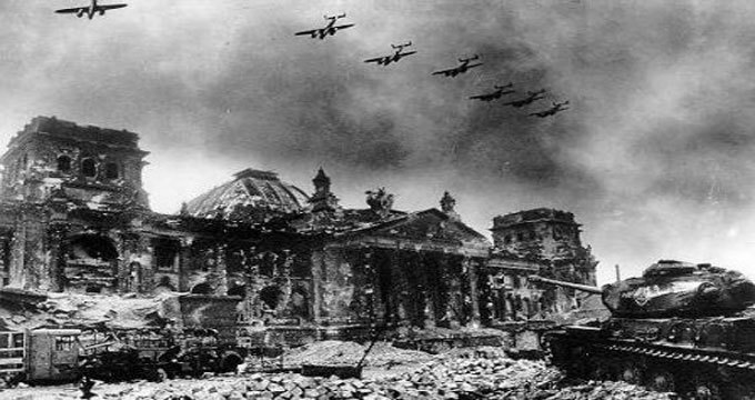 WW1,WW2 PHOTOS & FILMS — 20 aprile 1945. Berlino bombardata dai russi ...