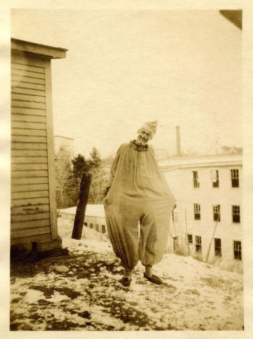 vintageeveryday:42 vintage snapshots of freaky halloween...