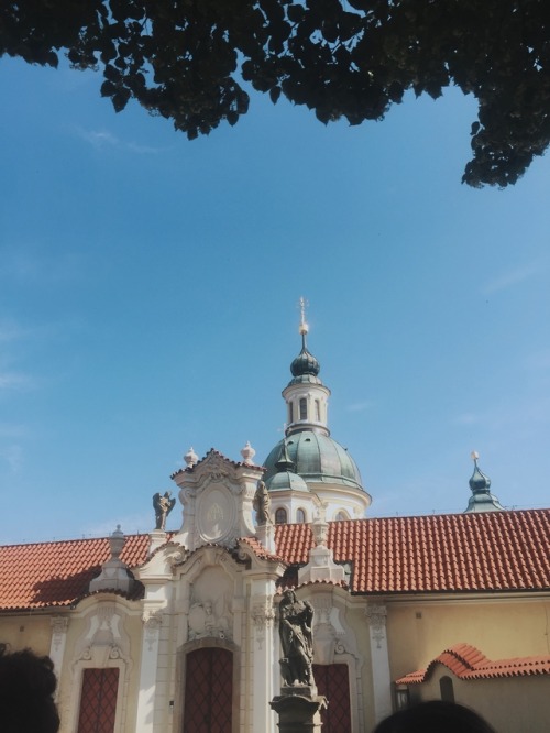 dasistjed:Prague architecture appreciation post. This city is...