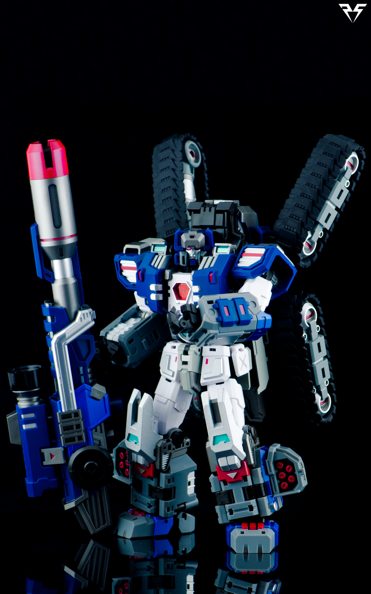 Plastic Spark • Perfect Effect - Warden (IDW Fortress Maximus)