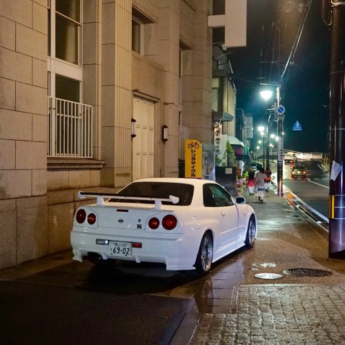 hondaforeverrr:First R34 spotting of the trip.