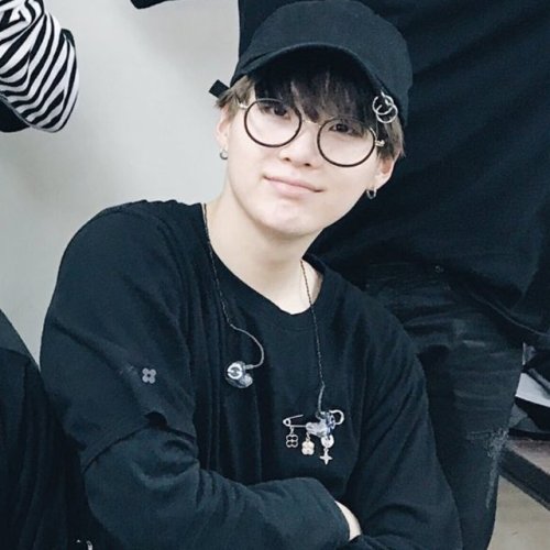 yoongislaugh:a thread of yoongi wearing caps bc he looks so...