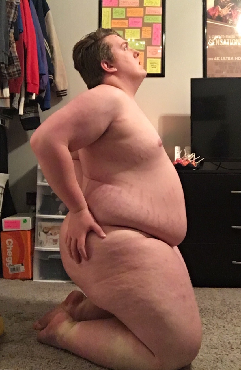 Prázdný zkroucený hlavní chubby twink speedo pohár pohltit dohazovač