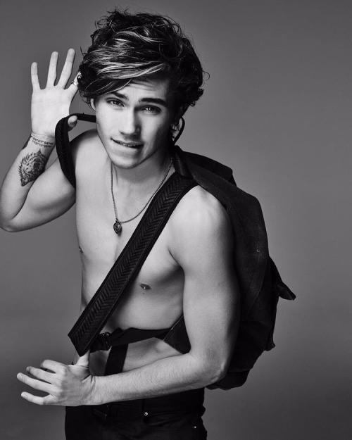 fuckyoustevepena: He’s NAKED! George Shelley, former Union J…
