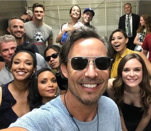 barryandiriswest-allen:Tom Cavanagh’s annual Flash cast elevator...