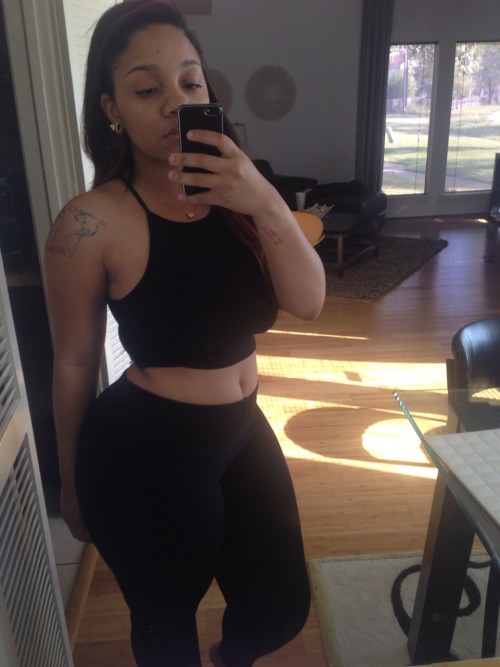 killerkurves:chanelofhouston:Workout clothes but I ain’t...