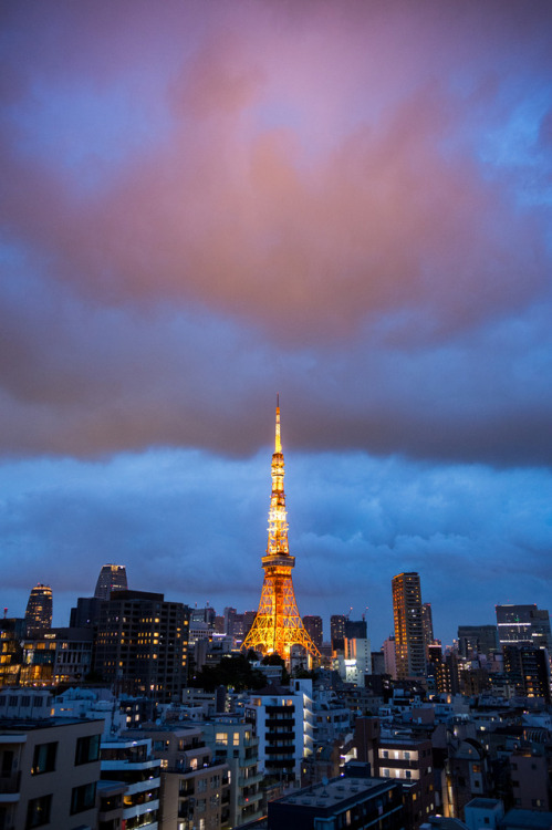 tokyostreetphoto:Turbulence, Azabujuban 麻布十番