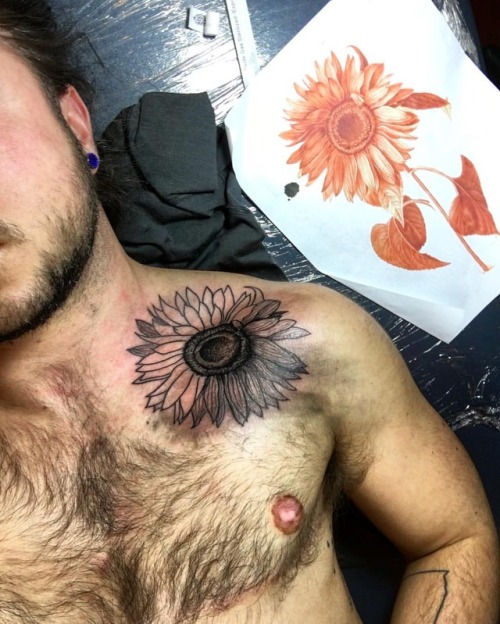 kissyouineyegulps:From ~½ through my new tattoo courtesy of...