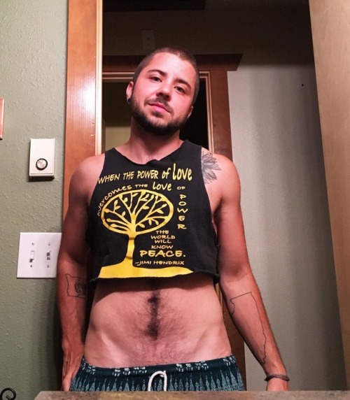 kissyouineyegulps:Found this crop top in lost and found and my...