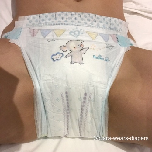 clara-wears-diapers:First time wearing Pampers but it ripped...