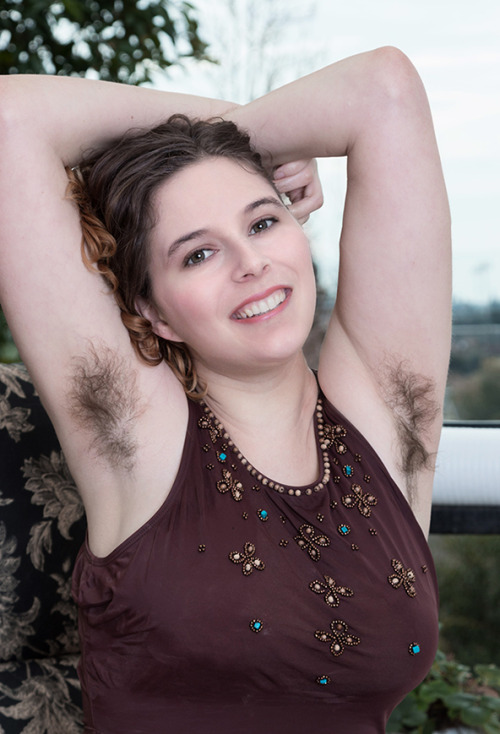 lovemywomenhairy:W(O)(O)W! what a rack to go with this gorgeous...