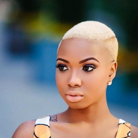 naturalhairqueens:YO! YO! She is rockin’ TF outta that blonde...