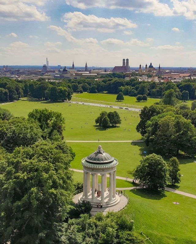 We love Bavaria — Der Englische Garten (mit Blick auf den...