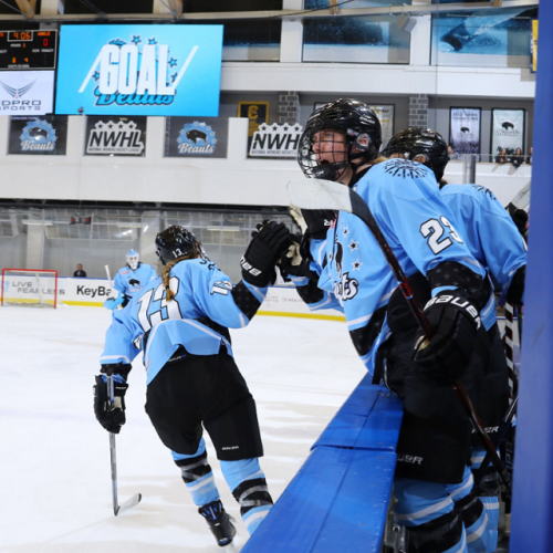 rookie-for-life:Buffalo Beauts win their first home game of the...