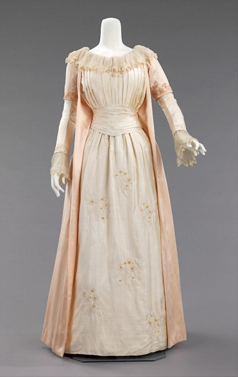 19th century 19th century fashion 19th century dress tea gown liberty & co. ca. 1885