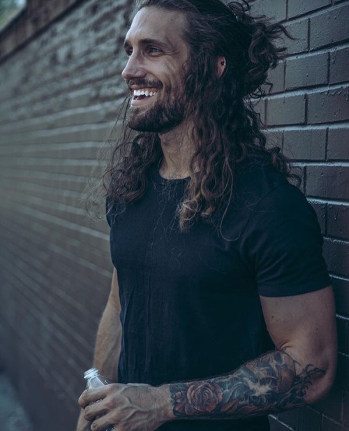 long-haired-men:William Tyler