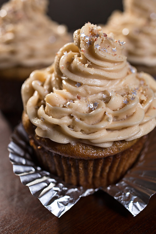 “Velvet Elvis” Peanut Butter and Banana Cupcakes