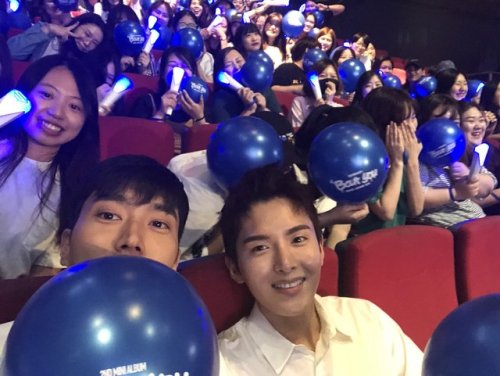 duckflyfly:[Tran] @siwonchoi: Came to support D&E with...