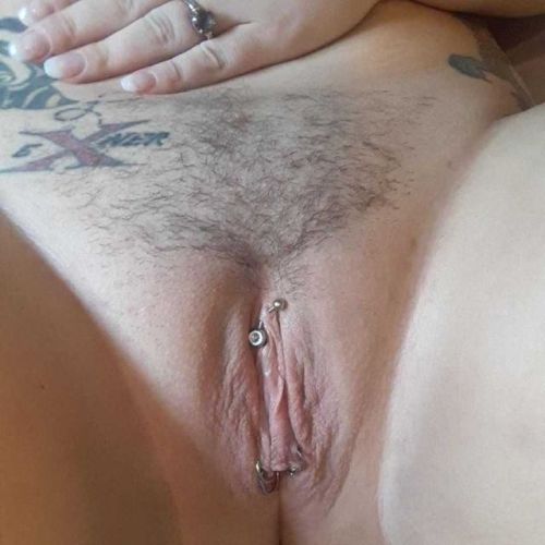 bbw-blondehotwife:Bald pussy? Hairy? Half shaved or a strip?...