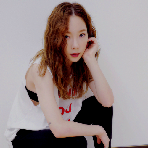 red-shidae:.: TAEYEON - YSNEAKERS X ASTELL&ASPR :.