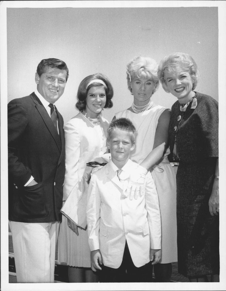 Gordon MacRae: Gordon MacRae with his kids (and one grandkid)