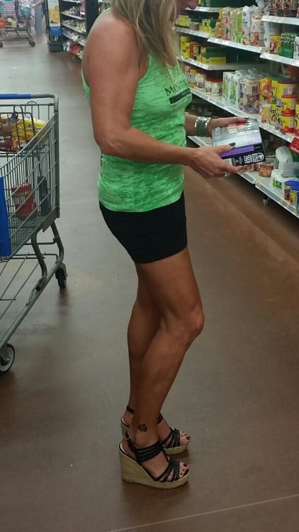 dirtyspadedwives:fitandcuriouscpl:06-30-18, out shopping,...