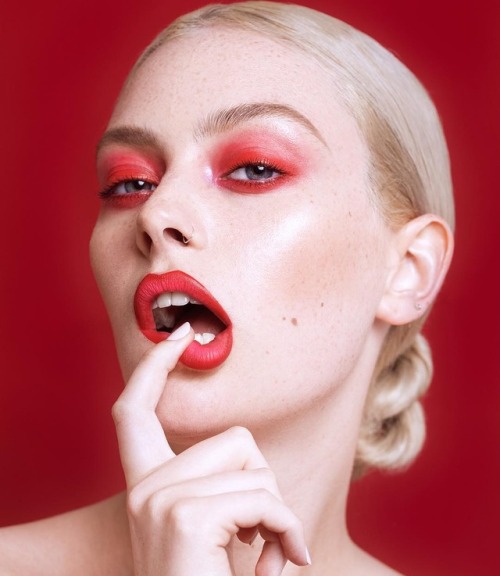 red-diamond-lipglass:https://www.instagram.com/p/Bf6qy41nJgR/