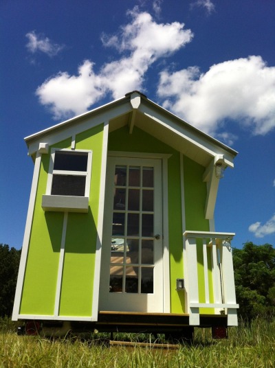 smallhomeideas:<br /><br />http://tinyhouseswoon.com/trekker-tiny-house/<br />http://trekkertrailers.com/<br />