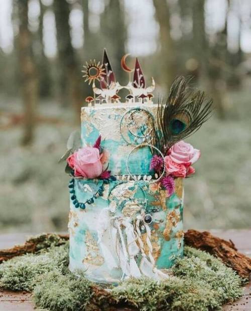 A boho style cake for the bohemian coupleBy Cow and Cake...