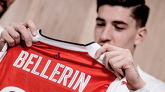 arsenalmakesmesuffer:Favourite Football players: 5/∞Héctor...