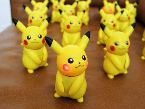 shelgon:Daisuki Club Images for the TALKING PIKACHU ROBOT...