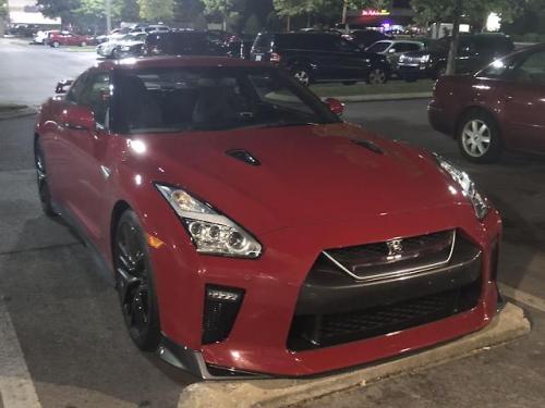 topvehicles:Spotted this beautiful GT-R last night. via reddit