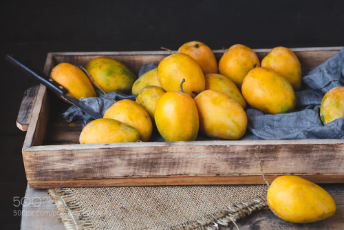 mike13mt:Fresh ripe mangoes by ThaiThu