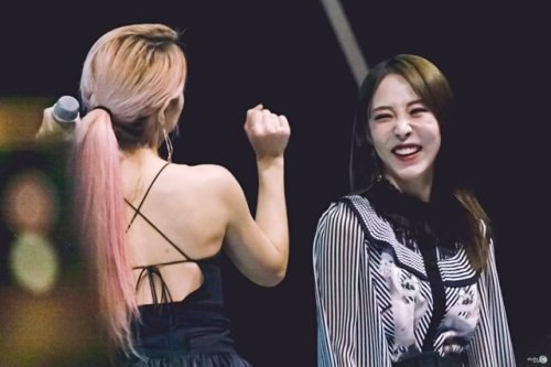 justfriends-iguess:fy-yongsun:180919 Solar & Moonbyul @...