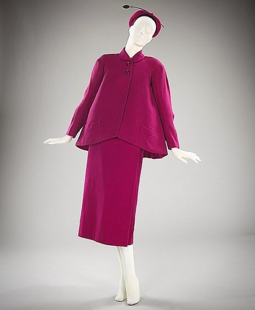 historyoffashion magenta defunctfashion fashion whattheywore art costumedesign couture 1950sfashion vintage historicalfashion charlesjames historicfashion fashionhistory costume vintagefashion metmuseum repost fashiondesign
