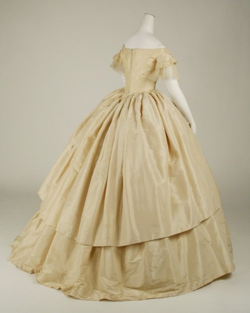 hoopskirtsociety:Wedding dress , Culture American, Medium silk,...